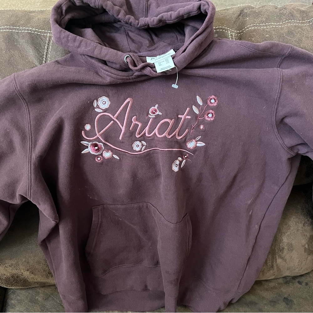Authentic women’s Ariat Hoodie. It’s a 2XL but fits like an XL.